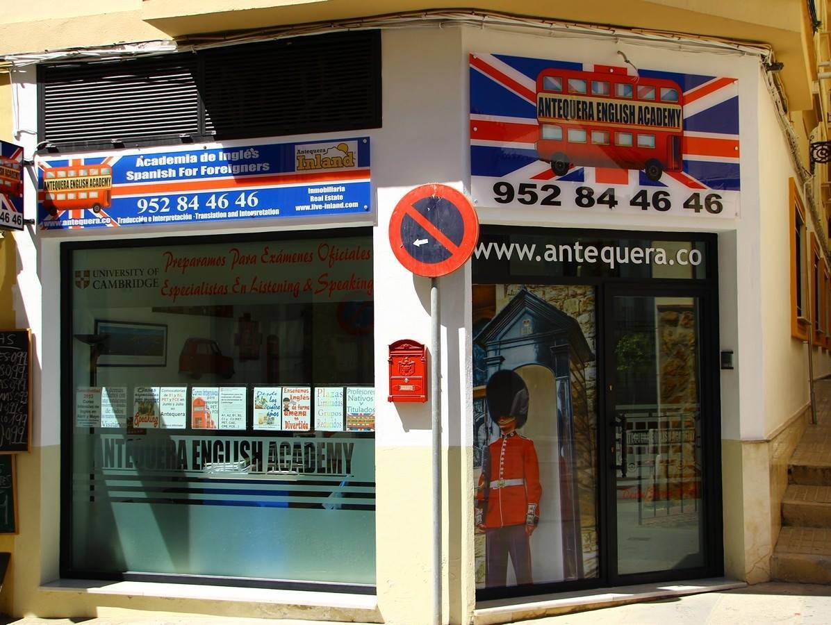 Academia de Inglés Antequera - Puerta de entrada